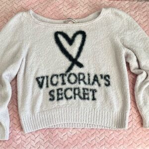 Victoria secret light pink sweater only available at the 2018 fashion show🎀🩰